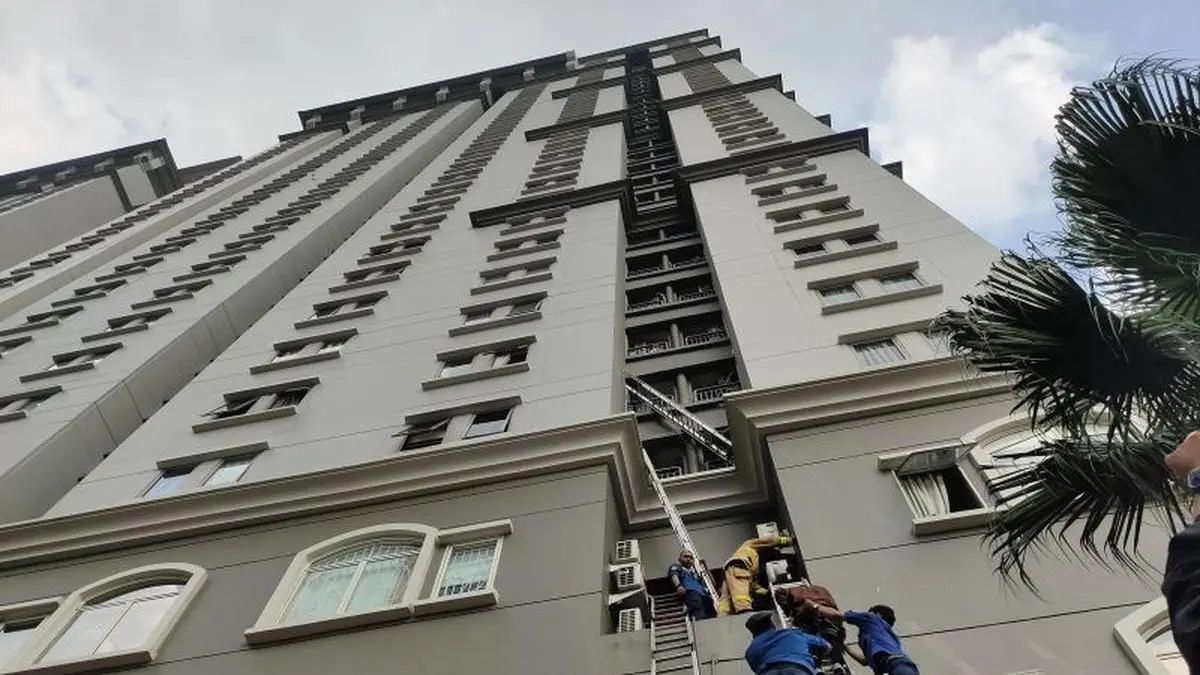 Kebakaran Landa Apartemen Mediterania Jakarta Barat 18 Orang Terjebak